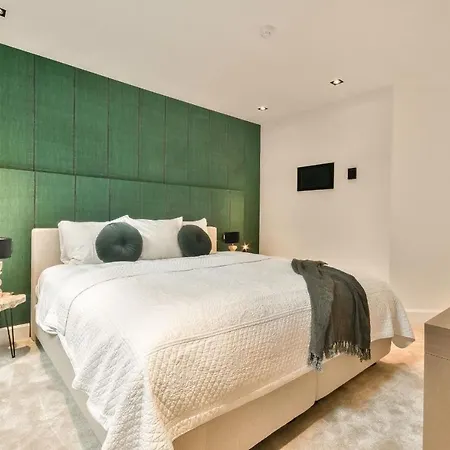 Апартаменты Urban Oasis Loft -